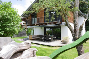 Ferienhaus Freiheit - Modernes Haus in alpenländischem Stil für Urlaub und Workation in bester Lage am Fuß der Alpen